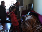 وكيل وزارة الصحة بالشرقية يكلف بتوفر فريق طبى للكشف على مريضة فيلاريا بمنزلها