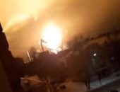 شاهد.. حريق هائل وسلسلة انفجارات بمصفاة للنفط شمال شرقى روسيا
