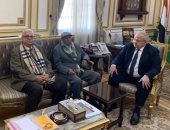 رئيس جامعة القاهرة يناقش مع أساتذة دار العلوم طرق تجديد الخطاب الدينى