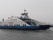 مرفق معديات بورسعيد يوصل عمله فى نقل المواطنين رغم سوء الأحوال الجوية