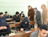  محافظ الشرقية يتابع انتظام سير امتحانات الصف الثاني الثانوى باستخدام "التابلت"