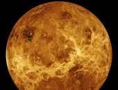 سطح القمر قد يكون مغطى بصخور من كوكب الزهرة