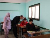 محافظ كفر الشيخ ووكيل التعليم يتفقدان اللجان وأداء الطلاب امتحانات التابلت في 82 مدرسة