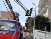 صور.. إزالة وصلات كهرباء مخالفة بمنيا القمح وتحرير محاضر للمتعدين