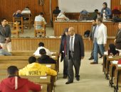 صور.. رئيس جامعة المنيا يتفقد لجان امتحانات كليتي "الحاسبات" و"السياحة"
