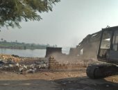 محافظة الجيزة تزيل 4756 متر تعديات على حرم نهر النيل بالعياط.. صور