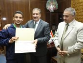 محافـظ المنوفية يكرم فريق مدرسة التربية الفكرية لحصولهم على 15 ميدالية فى مختلف الألعاب الرياضية