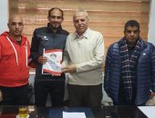 شاهد أحمد على يوقع للإنتاج الحربى موسمين ونصف