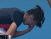 لاعبة تنس تنسحب من مباراة باستراليا بعد تعرضها لأزمة تنفس من دخان الحرائق ..فيديو