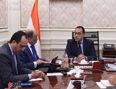 مدبولى يتابع الموقف التنفيذى لمنظومة المخلفات الصلبة ومشروعات رصف الطرق 