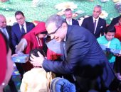 وزير القوى العاملة يمنح 20 جهاز تابلت لمرضى السرطان ويؤكد: 2020 عام جنى الثمار