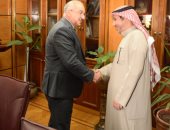 رئيس جامعة أسيوط يلتقي المستشار الثقافي لدولة الكويت لبحث زيادة أعداد الوافدين