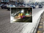 رصيف العشاق بالإسكندرية تفسده الحفر.. تآكل الطبقة الأولى من أسفلت الكورنيش بعد شهر من تجهيزه.. الأهالى يشكون من الحفر.. "مديرية الطرق": الأمطار الغزيرة السبب.. والمحافظ يلزم المقاولين بإعادة الحال لما كان عليه