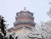 الثلوج تغطى القصر الصيفى فى بكين 