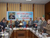 رئيس جامعة القاهرة يطالب بتحديث مناهج الشريعة فى كلية دار العلوم