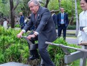 الأمين العام للأمم المتحدة يركب دراجة لمعالجة المياه فى تايلاند.. اعرف السبب؟