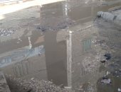 "سيبها علينا".. شكوى من كسر فى ماسورة مياه بشارع الصهاريج بالبساتين  