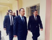محافظ الإسكندرية يتفقد لجان امتحان الشهادة الإعدادية