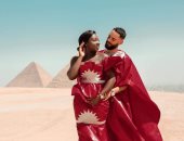 الحضارة تشهد على حبهما.. فوتوسيشن لإعلان خطوبة أفريقيين أمام الأهرامات