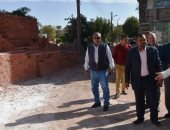 محافظ أسوان: مهلة لمسئولى المحليات لتلافى العشوائيات وانتشار القمامة