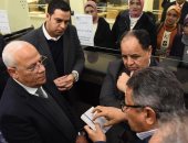 وزير المالية ومحافظ بورسعيد يتابعان التسجيل بمجمع التأمين الصحي.. صور