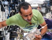 رائد الفضاء الإماراتى هزاع المنصوري يتناول القهوة في الفضاء .. صور
