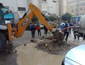 الانتهاء من إصلاح كسر ماسورة مياه أمام معهد القلب بالعجوزة.. صور