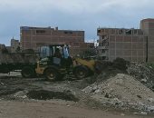 محافظة الجيزة ترفع 400 طن مخلفات بطريق طراد النيل بأوسيم  