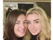 هنا الزاهد لـ دنيا سمير غانم: "أخيرا صورة حلوة لينا مع بعض"