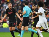 حملة كتالونية على فوز ريال مدريد ضد إشبيلية فى الدورى الإسباني.. صحيفة سبورت تصدر باللون الأسود وتصف فوز الملكى بالفضيحة على الغلاف.. لوبيتيجي: لماذا ألغى الهدف؟.. وزيدان: قرار الحكم صحيح وهدفهم المحتسب لمسة يد