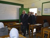 صور.. محافظ الجيزة يوجه برفع المخلفات وإزالة الباعة الجائلين من محيط المدارس