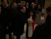 فيديو.. مصرية تصافح السيسى بعد وصوله أحد فنادق لندن: أنت حميتنا وربنا هينصرك