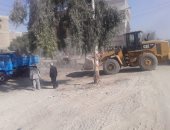 محافظ قنا يوجه برفع 20 طن قمامة ومخلفات فى طريق مدينة أبو تشت