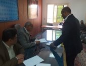 صور.. رئيس مدينة القرنة يعقد لقاء "اليوم المفتوح" لحل مشكلات الأهالى 