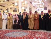 خادم الحرمين الشريفين يؤدى صلاة الميت على الأمير بندر بن محمد بن عبدالرحمن