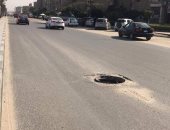 سيبها علينا.. بلاعة مكشوفة بشارع الميثاق امتداد ذاكر حسين بمدينة نصر 