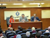 وزير التعليم العالى يلتقى طلاب كليات الطب قبل سفرهم للتدريب باليابان