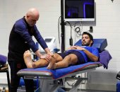 سواريز يبدأ برنامج التعافى فى برشلونة بعد جراحة الركبة