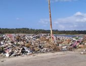 سيبها علينا.. شكوى من انتشار القمامة بترعة منوف بالمنوفية