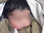 العثور على طفل حديث الولادة داخل كرتونة أمام مسجد بالغردقة