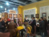 إقبال على جناح الأزهر بمعرض الكتاب فى الساعات الأولى من افتتاحه للجمهور.. صور