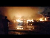 صور.. شهود عيان: ماس كهربائى بسيارة تسبب فى حريق جراج سيارات فيصل