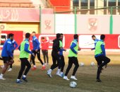 مران الأهلي.. رمضان صبحي يشارك فى الفقرة البدنية.. وتدريبات قوية للحراس