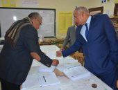 صور.. محافظ الوادى الجديد يتفقد أعمال كنترول الشهادة الإعدادية بالخارجة 