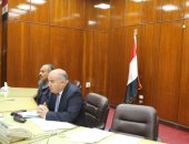 صور.. محافظ قنا يوجه رؤساء الوحدات القروية بالإرتقاء بالخدمات المحلية