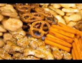 أمن الإسكندرية يضبط 12 ألف عبوة مقرمشات  