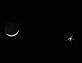 هلال القمر يقترن بكوكب الزهرة اليوم فى ظاهرة تزين قبة السماء وتشاهد بالعين
