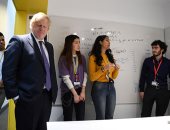 بوريس جونسون يزور مدرسة كينجز للرياضيات بلندن ويتفاعل مع الطلاب