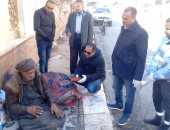 صور.. محافظ سوهاج يكلف بنقل حالة إنسانية إلى إحدى دور الرعاية