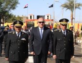 قيادات الداخلية تضع إكليل الزهور على النصب التذكارى لشهداء الشرطة.. صور